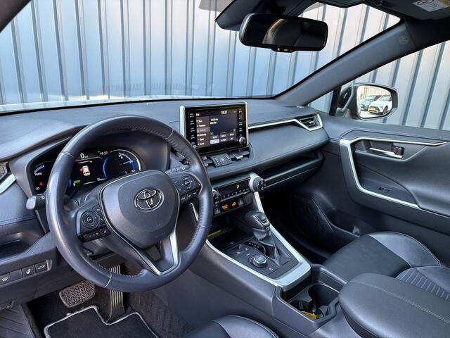Toyota RAV4 2.5 Hybrid AWD Bi-Tone | Elk. A-klep | Stoel & Stuur verw. | Camera | Navi | Prijs Rijklaar!!