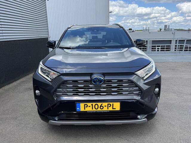 Toyota RAV4 2.5 Hybrid AWD Bi-Tone Trekhaak, Navigatie, Stoelverwarming, Adaptieve cruise control, LMV, PDC, 4-season banden, LED, Historie bekend