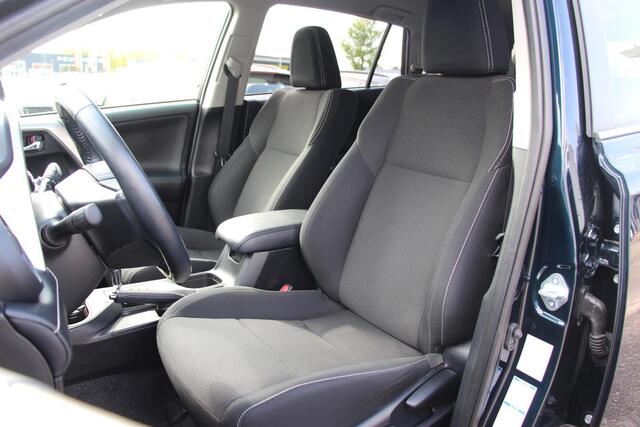 Toyota RAV4 2.5 Hybrid AWD Style **TREKHAAK/ 1650 KG TREKGEWICHT / NAVIGATIE/ GARANTIE**