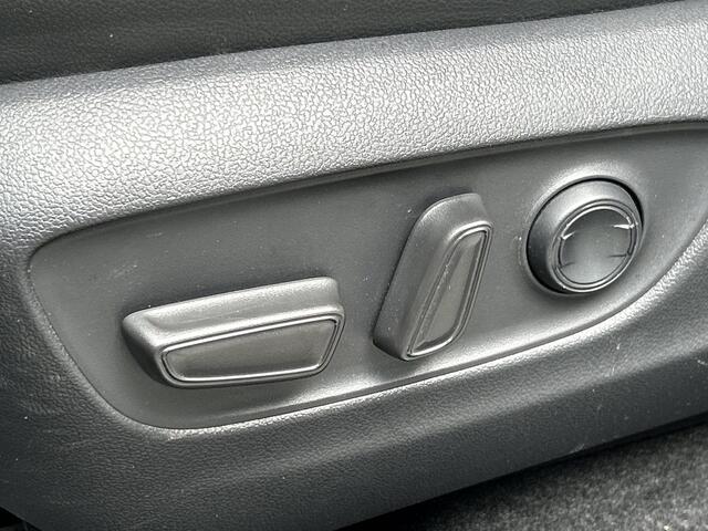 Toyota RAV4 2.5 Hybrid Executive **NAVIGATIE/ STOELVERWARMING VOOR EN ACHTER/ STOELVENTILATIE/ 36 MAANDEN GARANTIE**