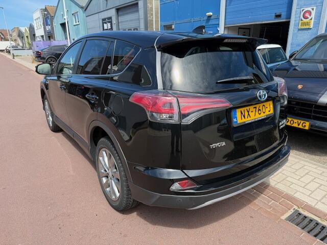 Toyota RAV4 2.5 Hybrid AWD Executive 2017 - ¤12.455 excl BTW LEDER int., Schuifdak, 18" LMV, etc. NAP + Boekjes zijn aanwezig.