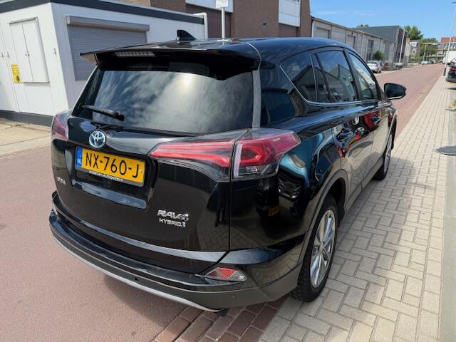 Toyota RAV4 2.5 Hybrid AWD Executive 2017 - ¤12.455 excl BTW LEDER int., Schuifdak, 18" LMV, etc. NAP + Boekjes zijn aanwezig.