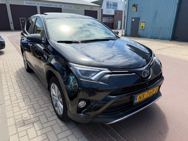 Toyota RAV4 2.5 Hybrid AWD Executive 2017 - ¤12.455 excl BTW LEDER int., Schuifdak, 18" LMV, etc. NAP + Boekjes zijn aanwezig.