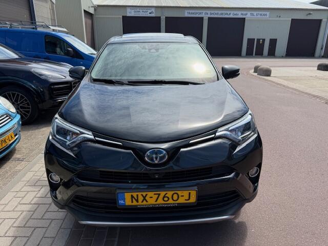 Toyota RAV4 2.5 Hybrid AWD Executive 2017 - ¤12.455 excl BTW LEDER int., Schuifdak, 18" LMV, etc. NAP + Boekjes zijn aanwezig.