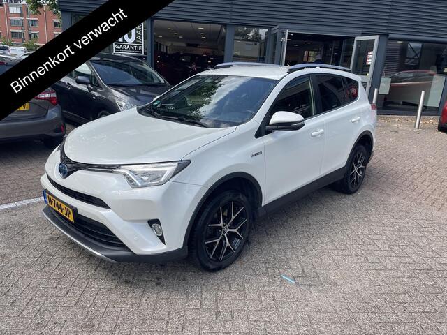 Toyota RAV4 2.5 Hybrid AWD Executive Business | 1650KG trekgewicht | Parkeersensoren | Navigatie | Afneembare Trekhaak