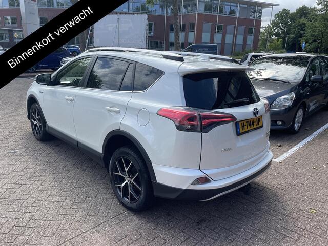 Toyota RAV4 2.5 Hybrid AWD Executive Business | 1650KG trekgewicht | Parkeersensoren | Navigatie | Afneembare Trekhaak