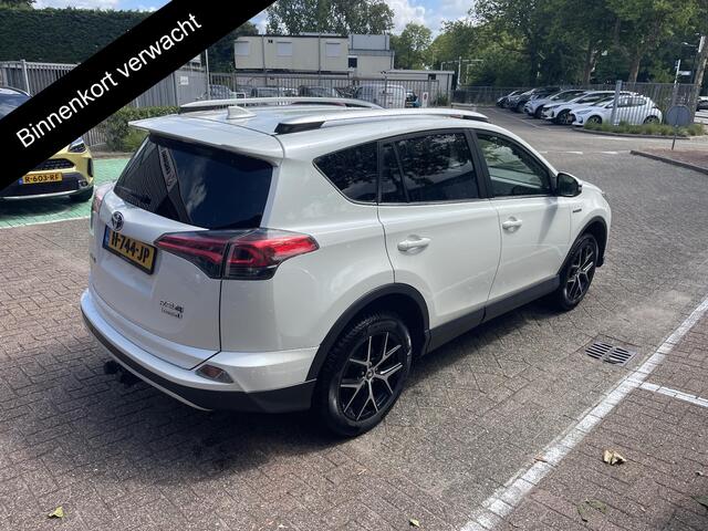 Toyota RAV4 2.5 Hybrid AWD Executive Business | 1650KG trekgewicht | Parkeersensoren | Navigatie | Afneembare Trekhaak
