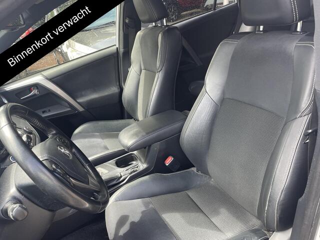 Toyota RAV4 2.5 Hybrid AWD Executive Business | 1650KG trekgewicht | Parkeersensoren | Navigatie | Afneembare Trekhaak