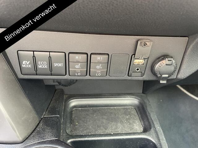 Toyota RAV4 2.5 Hybrid AWD Executive Business | 1650KG trekgewicht | Parkeersensoren | Navigatie | Afneembare Trekhaak