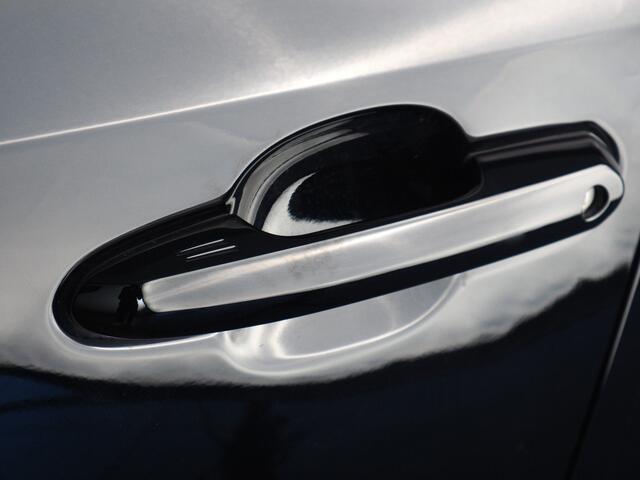 Toyota RAV4 2.5 Plug-in Hybrid AWD Bi-Tone Plus | Dodehoekdetectie | Noodremassistent | Adaptive Cruise Control | Lane Assist | Achteropkomend verkeer waarschuwing | Stuurwiel en Voorstoelen Verwarmd |
