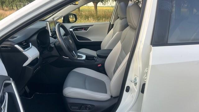 Toyota RAV4 2.5 HYBRID LOUNGE NAVIGATIE, DAB RADIO, JBL SOUND, TWO TONE VOLLEDER, MEMORY STOEL, STOELVERWARMING, STOELVENTILATIE, STUURVERWARMING, ACHTERBANKVERWARMING, DODEHOEK+RIJBAAN ASSIST, ADAPTIVE CRUISE CONTROL, ELEC. PANORAMADAK, PARKEERHULP V/A, 360 GRADEN C