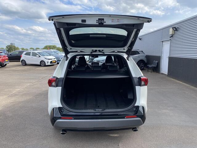 Toyota RAV4 2.5 Hybrid Bi-Tone WEINIG KM! Panoramisch schuif-/kanteldak, Treeplanken, NL-auto, navigatie, JBL premium audio, keyless, stoelverwarming, adaptieve cruise control