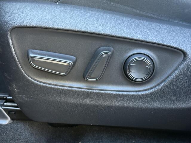 Toyota RAV4 2.5 Plug-in Hybrid AWD Style **NAVIGATIE/ STOELVERWARMING VOOR EN ACHTER/ DODEHOEK DETECTIE/ 36 MAANDEN GARANTIE**