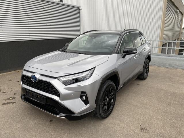 Toyota RAV4 2.5 Hybrid AWD Bi-tone Trekhaak, stoel- & stuurverwarming, keyless, achteruitrij camera, parkeersensoren v&a, navigatie Apple CarPlay/Android Auto