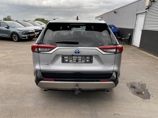Toyota RAV4 2.5 Hybrid AWD Bi-tone Trekhaak, stoel- & stuurverwarming, keyless, achteruitrij camera, parkeersensoren v&a, navigatie Apple CarPlay/Android Auto