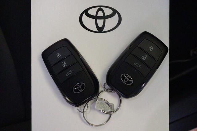 Toyota RAV4 2.5 Hybrid Dynamic | APPCONNECT | CAMERA + PDC | VRUIT/STUUR/STOELVERW | ADAP CRUISE | LANE-ASSIST |