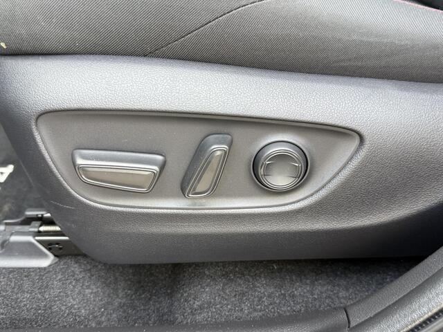 Toyota RAV4 2.5 Plug-in Hybrid AWD Dynamic **STOELVERWARMING/ ELEKTRISCHE STOEL/ APPLE CARPLAY/ ELEKTRISCHE ACHTERKLEP/ 36 MAANDEN GARANTIE**