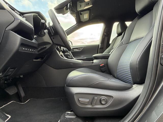 Toyota RAV4 2.5 Hybrid AWD Style Automaat / 1650kg Trekgewicht / BLIS / Apple Carplay Android Auto / Rondomzicht camera / Stuur,- Stoel en Voorruitverwarming / Elektrische achterklep / Navigatie / JBL Audio Systeem / cruise CC /