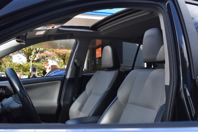 Toyota RAV4 2.5 Hybrid AWD Executive Schuifdak | Leder | Rondomzicht Camera | 1.650KG trekgewicht | Navigatie | 12 mnd BOVAG garantie | Whatsapp 06-53188999