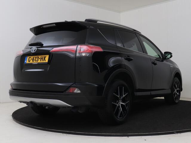 Toyota RAV4 2.5 Hybrid AWD Style | Afneembare trekhaak | Halflederen interieur | 1650 kg trekgewicht |