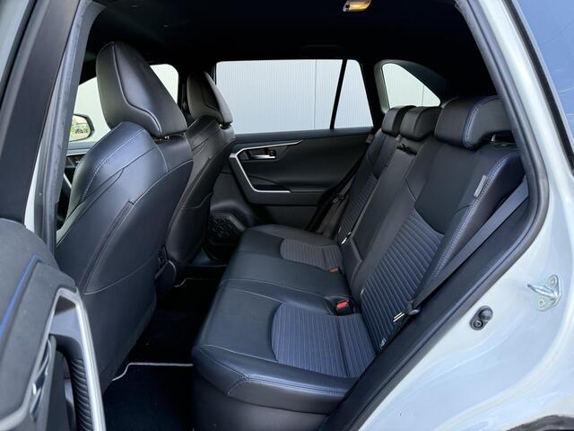 Toyota RAV4 2.5 Hybrid Bi-Tone **TREKHAAK/ NAVIGATIE/ APPLE CARPLAY/ KEYLESS/ STOELVERWARMING**