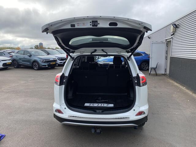 Toyota RAV4 2.5 Hybrid Style Trekhaak, navigatie, stoelverwarming, elektr. achterklep, keyless, cruise control, parkeersensoren