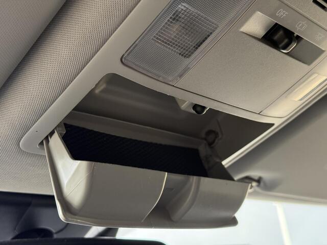 Toyota RAV4 2.5 Hybrid AWD Style /TREKHAAK/ STOEL EN STUURWIELVERWARMING/ KEYLESS/ NAVIGATIE/ GARANTIE**