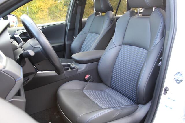 Toyota RAV4 2.5 Hybrid AWD Bi-Tone | Rijklaar | Trekhaak | Panoramadak | Apple/Android | LED | Elek.Achterklep | Leder | Dealer onderhouden