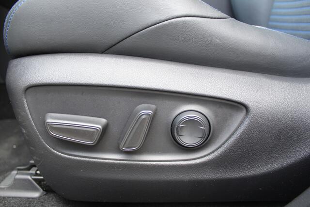 Toyota RAV4 2.5 Hybrid AWD Bi-Tone | Rijklaar | Trekhaak | Panoramadak | Apple/Android | LED | Elek.Achterklep | Leder | Dealer onderhouden