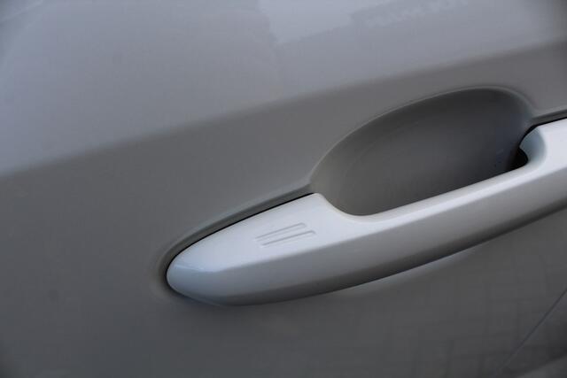 Toyota RAV4 2.5 Hybrid AWD Bi-Tone | Rijklaar | Trekhaak | Panoramadak | Apple/Android | LED | Elek.Achterklep | Leder | Dealer onderhouden