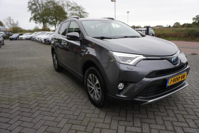 Toyota RAV4 2.5 HYBRID AWD STYLE VOLLEDIG DEALER ONDERHOUDEN CAMERA TREKHAAK KEYLESS STOELVERWARMING XENON/LED NAVI CLIMA CRUISE PDC V+A LMV PRIVACYGLAS ENZ...