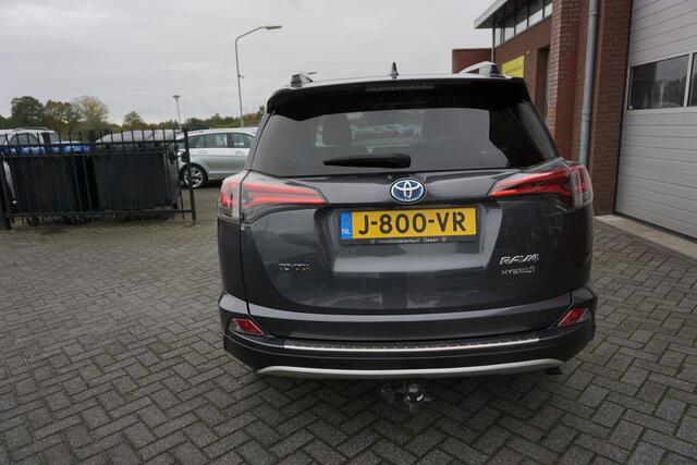 Toyota RAV4 2.5 HYBRID AWD STYLE VOLLEDIG DEALER ONDERHOUDEN CAMERA TREKHAAK KEYLESS STOELVERWARMING XENON/LED NAVI CLIMA CRUISE PDC V+A LMV PRIVACYGLAS ENZ...