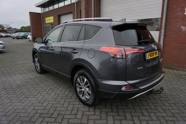 Toyota RAV4 2.5 HYBRID AWD STYLE VOLLEDIG DEALER ONDERHOUDEN CAMERA TREKHAAK KEYLESS STOELVERWARMING XENON/LED NAVI CLIMA CRUISE PDC V+A LMV PRIVACYGLAS ENZ...