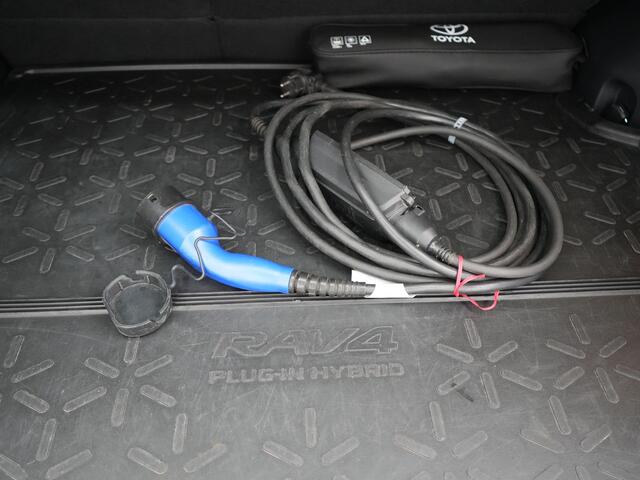 Toyota RAV4 2.5 Plug-in Hybrid AWD Dynamic 306pk Dealer O.H PHEV | Adaptive Cruise | Trekhaak | Sportstoelen Verwarmd | Camera | Apple Carplay | 18"L.M | Keyless | Stuurverwarming | Navigatie |