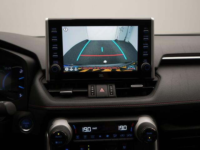 Toyota RAV4 2.5 Plug-in Hybrid AWD Bi-Tone Plus 1500kg trekgewicht | Stoelventilatie! | Stoelverwarming Voor+Achter | Parkeersensoren | JBL | APK 11-2027 |