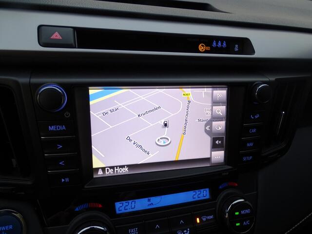 Toyota RAV4 2.5 Hybrid AWD Executive AUTOMAAT| NAVIGATIE| CAMERA| AIRCO/ECC| CRUISECONTROL| PARKEERSENSOREN| TREKHAAK| DODE HOEK DETECTIE | STOELVERWARMING | TREKHAAK |