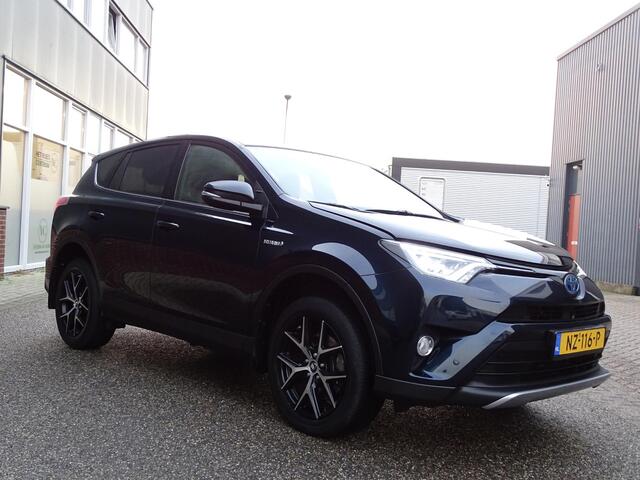 Toyota RAV4 2.5 Hybrid AWD Executive AUTOMAAT| NAVIGATIE| CAMERA| AIRCO/ECC| CRUISECONTROL| PARKEERSENSOREN| TREKHAAK| DODE HOEK DETECTIE | STOELVERWARMING | TREKHAAK |