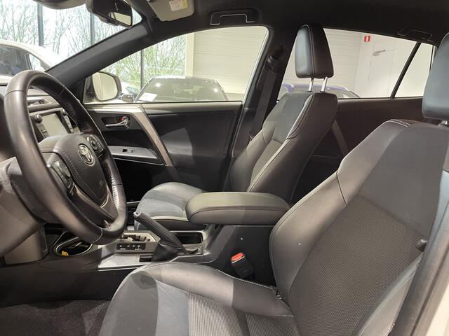 Toyota RAV4 2.5 Hybrid AWD Style | fabrieksnavi | trekhaak | stoelverwarming| LM velgen |