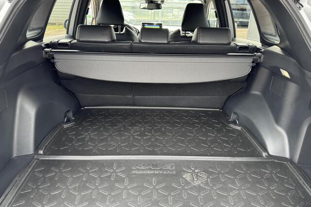 Toyota RAV4 2.5 Plug-in Hybrid AWD Style Navigatie, Stoelverwarming, Achteruitrijcamera, Elek. bestuurdersstoel, LED, Privacy glass, Smart Key