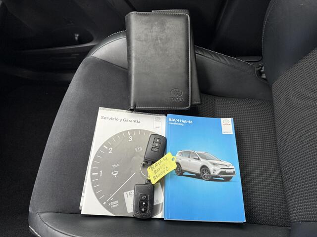 Toyota RAV4 2.5 Hybrid Style / Automaat / Trekhaak / Navigatie / Adaptieve Cruise Control / Climate Control / Camera / Bluetooth / Stoelverwarming /