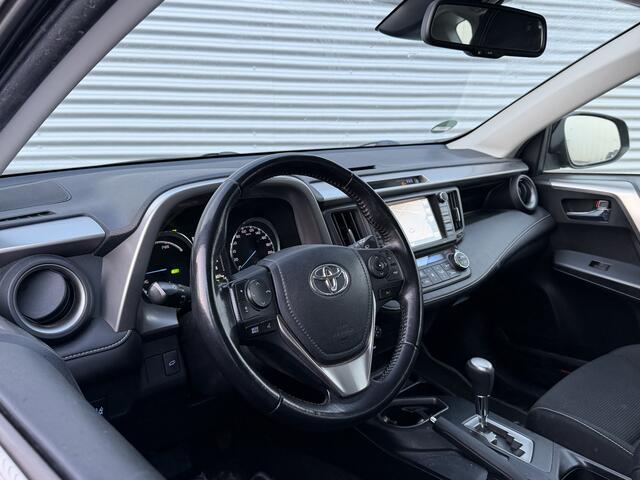 Toyota RAV4 2.5 Hybrid Dynamic | Nieuw Binnen | Navigatie | Climate Control | Trekhaak | Camera | APK 12-01-2027 |