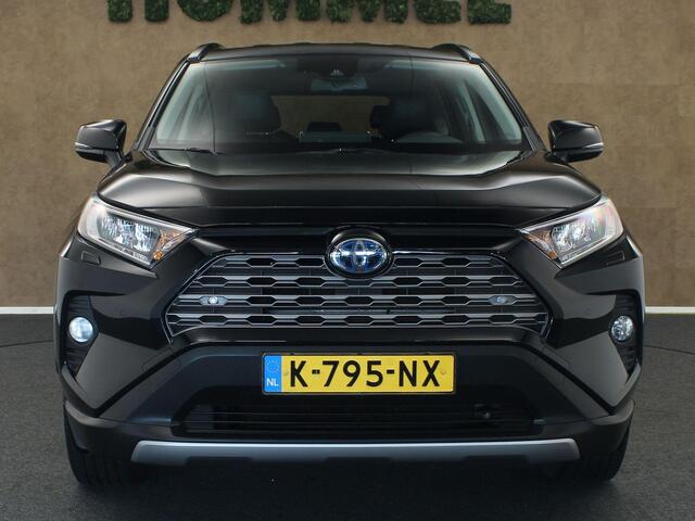 Toyota RAV4 2.5 Hybrid Active Plus - TREKHAAK 800KG GEREMD TREKGEWICHT - ELEKTRISCHE ACHTERKLEP - PARKEERSENSOREN VOOR EN ACHTER - KEYLESS ENRTY & START - STOELVERWARMING - NAVIGATIE - APPLE CARPLAY/ANDROID AUTO