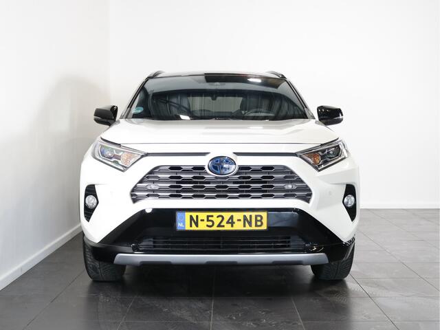 Toyota RAV4 2.5 Hybrid AWD Bi-Tone | Schuif - / kanteldak | Alarm klasse 3 | Trekgewicht 680 kg door Amerikaanse uitvoering |