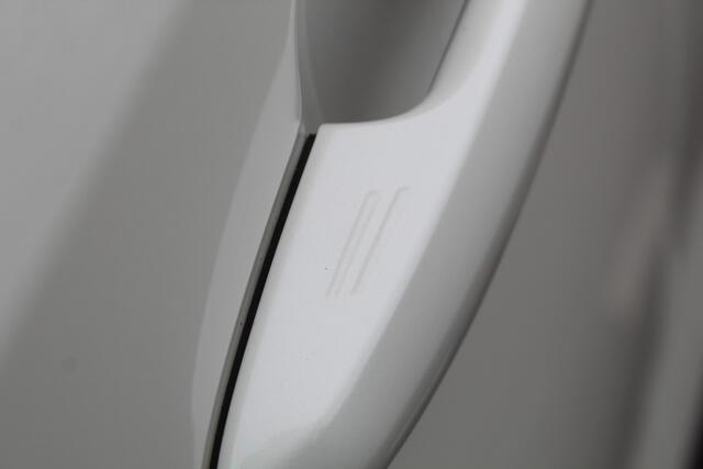 Toyota RAV4 2.5 Hybrid AWD Bi-Tone | Rijklaar | 360 Camera | Navi | Trekhaak | Stoel/Stuurverw. | Elek. Achterklep | Blind Spot