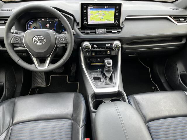 Toyota RAV4 2.5 Hybrid Bi-Tone | Carplay | Parkeersensoren | Stoelverwarming | Navigatie |