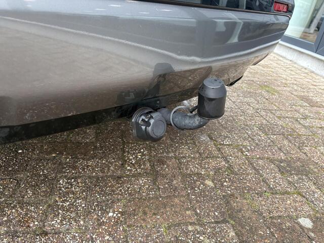 Toyota RAV4 2.5 Hybrid Bi-Tone Trekhaak schuifkanteldak