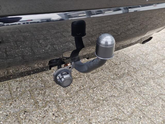 Toyota RAV4 2.5 Hybrid AWD Black Edition | JBL | Trekhaak | Stoel/stuurverwa