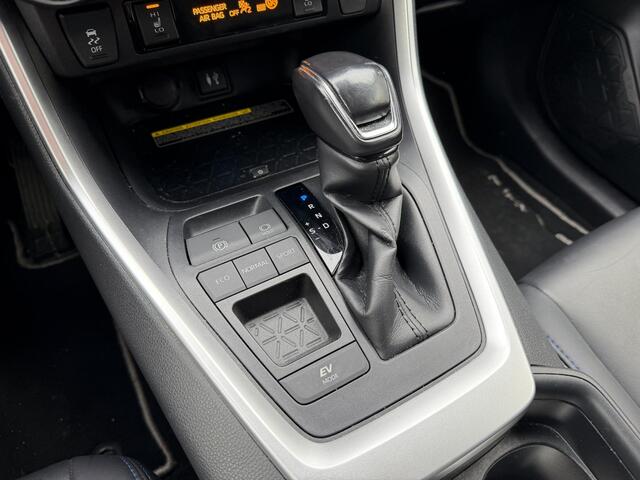 Toyota RAV4 2.5 Hybrid Style Bi-Tone | Stoelverwarming | Adaptieve Cruise Control | Keyless start & Entry | Trekhaak |