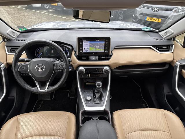 Toyota RAV4 2.5 Hybrid AWD Executive **STOELVERWARMING VOOR EN ACHTER/ DODEHOEK DETECTIE/ TREKHAAK**
