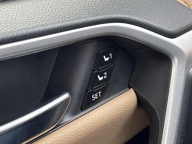 Toyota RAV4 2.5 Hybrid AWD Executive **STOELVERWARMING VOOR EN ACHTER/ DODEHOEK DETECTIE/ TREKHAAK**